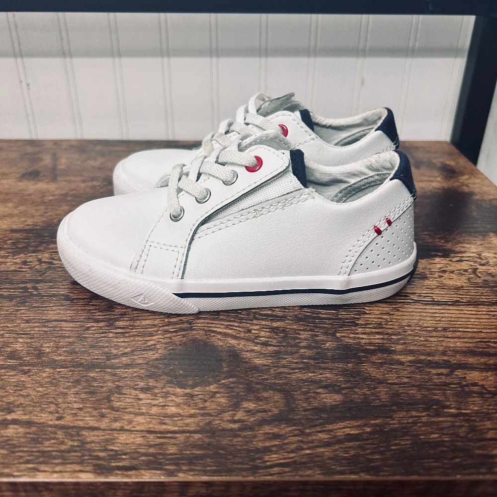 Sperry, Size 8, Little Kid's Striper II LTT Junior Sneaker in White